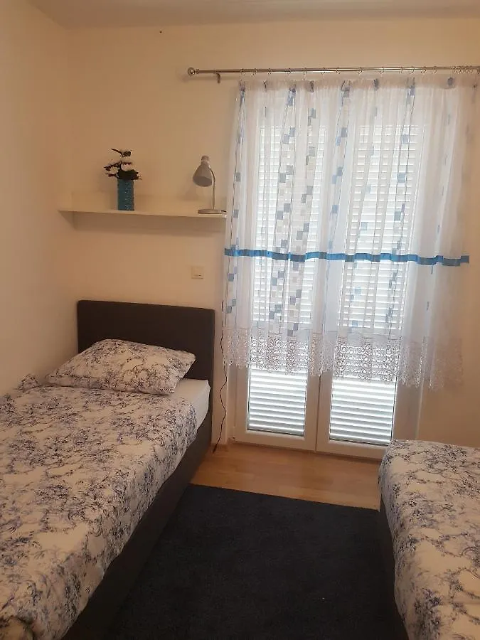 Apartment Novi Vinodolski 16998B 0*,
