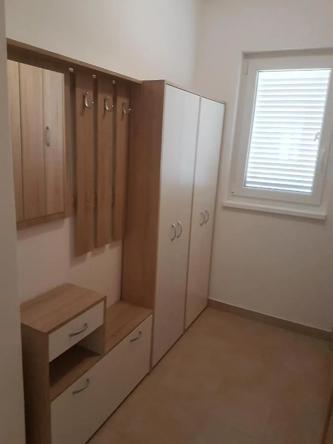 Apartment Novi Vinodolski 16998B